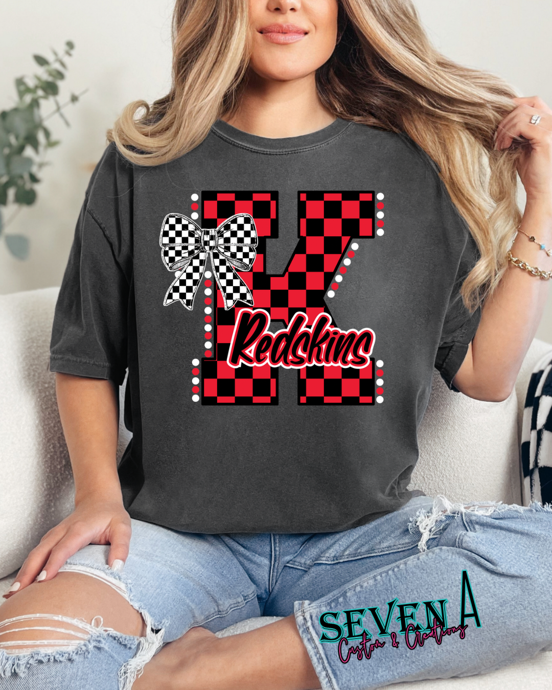 Mascot checkered with bow