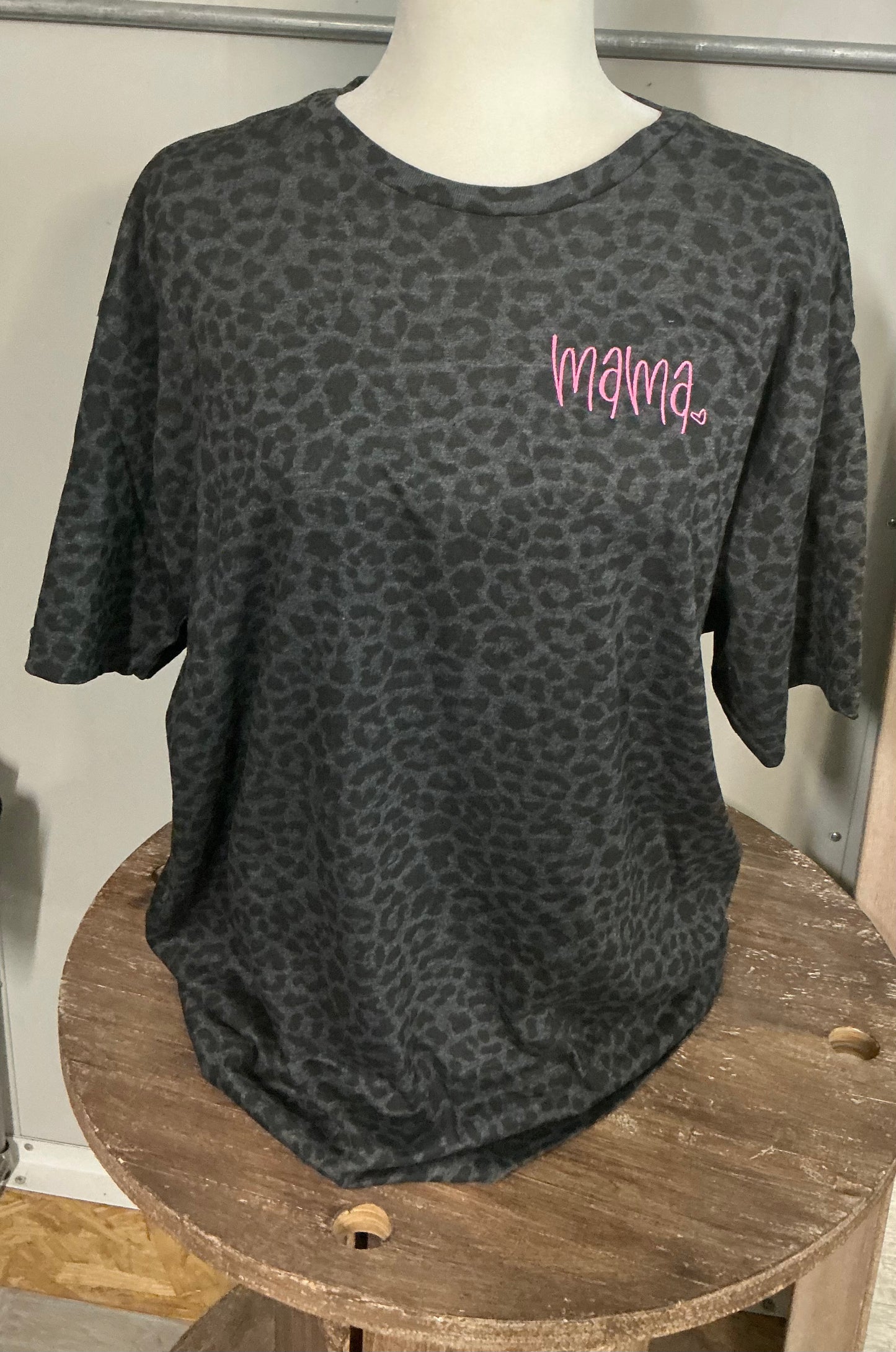 Mama w/heart pocket